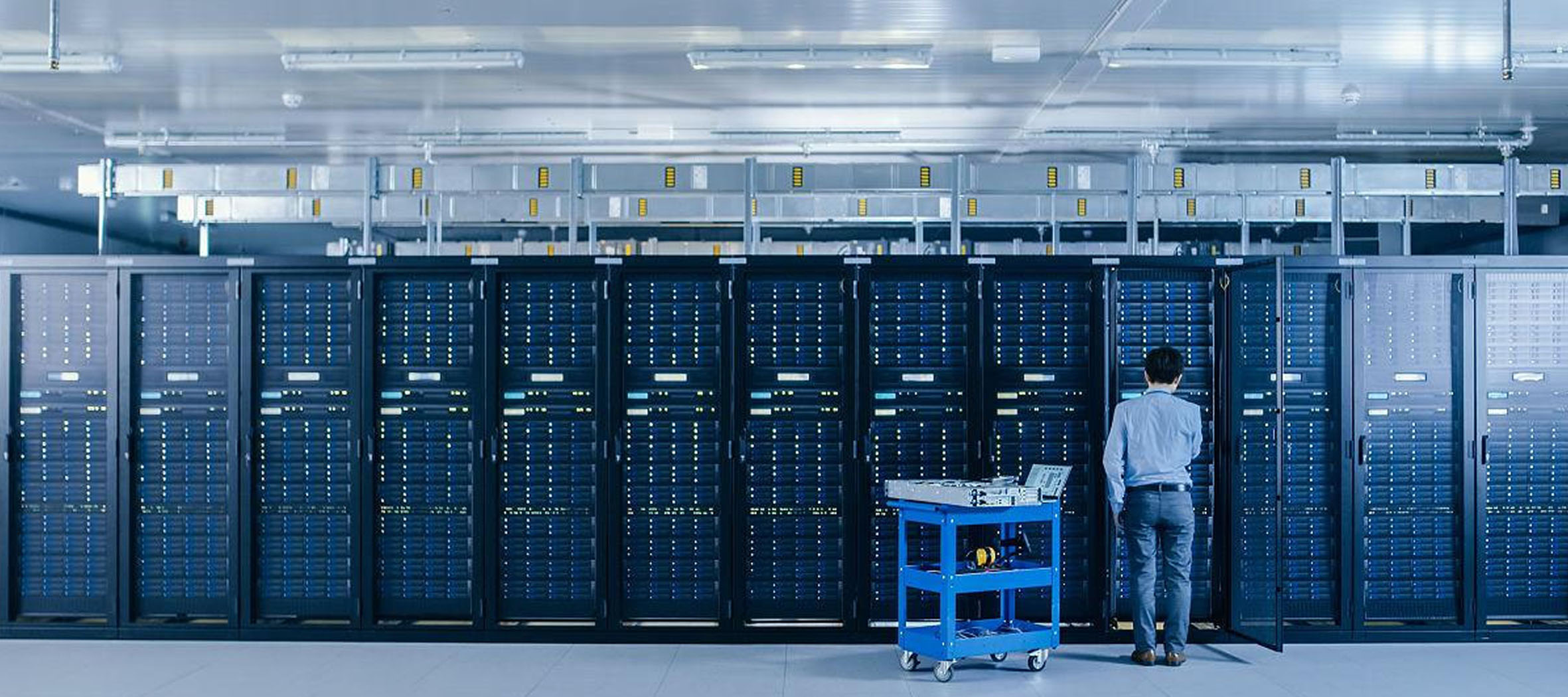 <strong>助力企业降本增效 专业提供IT运维外包服务</strong>